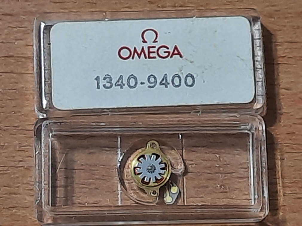 NOS Omega quartz c...