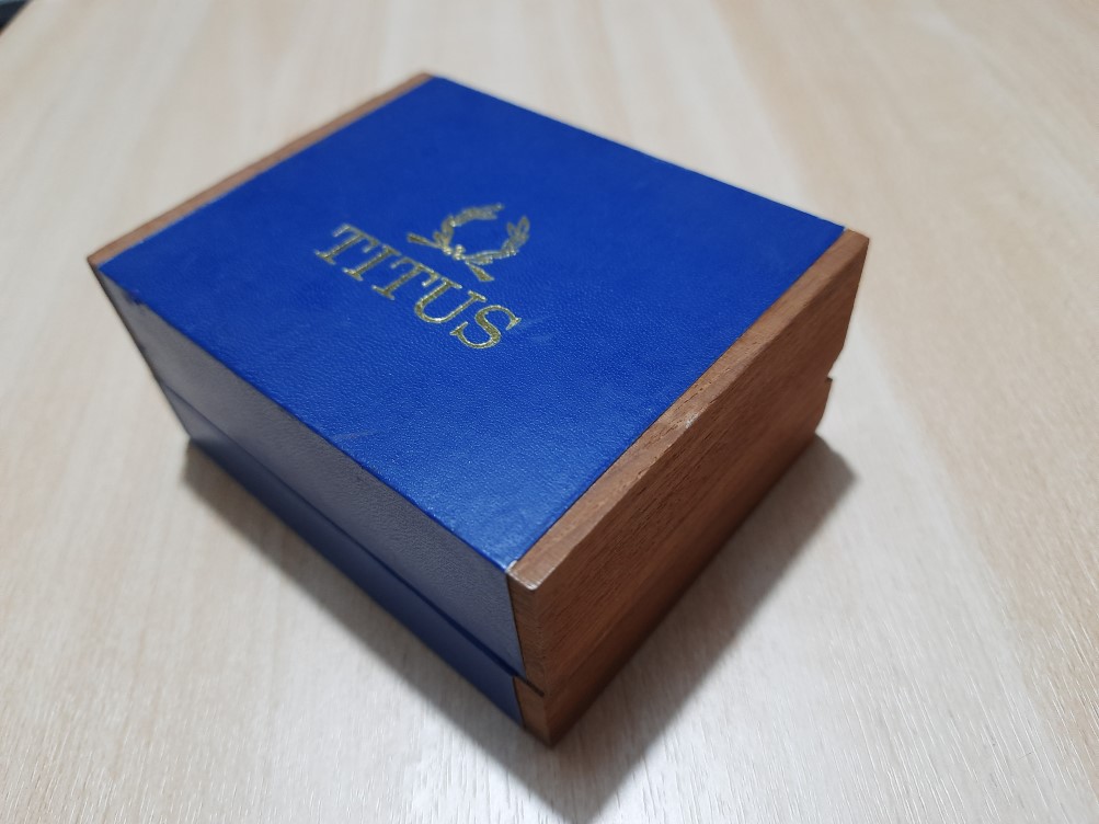 EXTREMELY RARE 1960-70'S TITUS WOODEN PRESENTATION BOX FOR CALYPSOMATIC