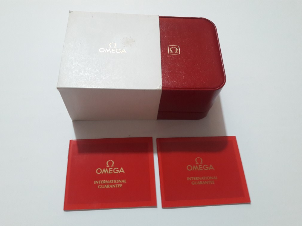 1980'S OMEGA SPEEDMASTER BOX WITH 2 BOOKLETS 1981 OMEGA GUARANTIES